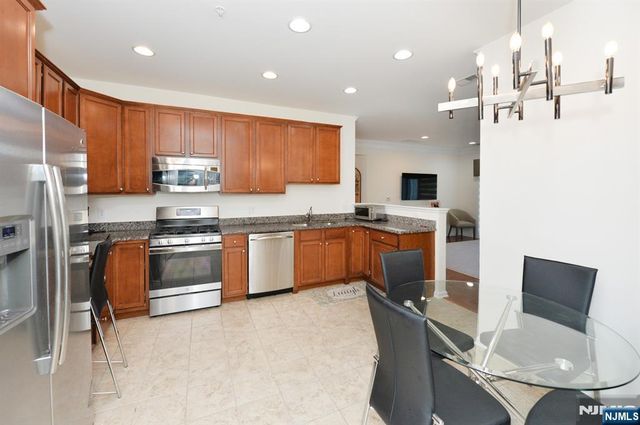 2107 Warrens Way 107, Wanaque, NJ 07465