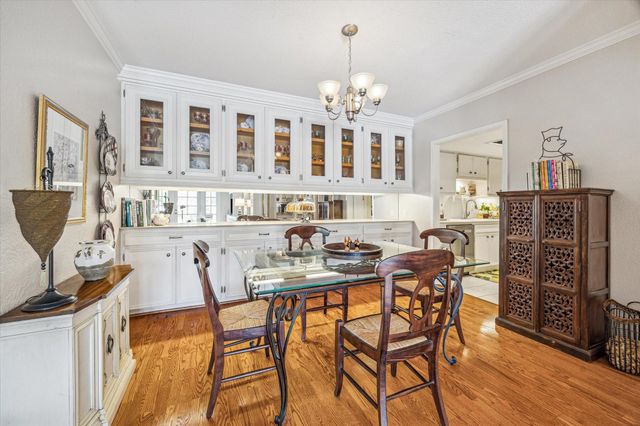 2238 S Piney Point Road 204, Houston, TX 77063