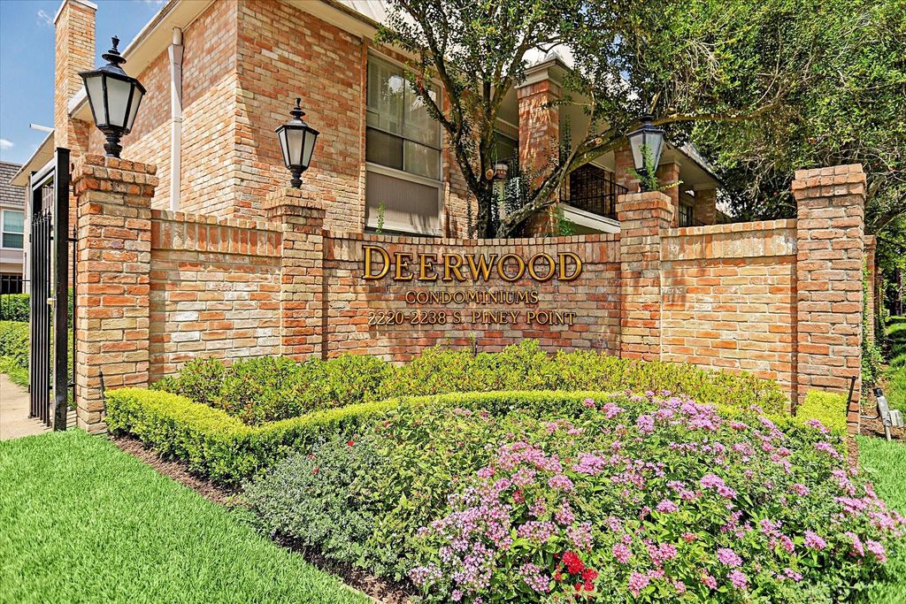 2238 S Piney Point Road 204, Houston, TX 77063