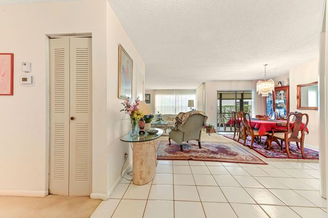 3385 Jog Park Drive, Greenacres, FL 33467
