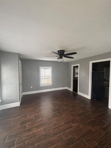 7910 Ford Street, Houston, TX 77012