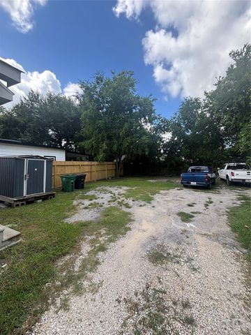 7910 Ford Street, Houston, TX 77012