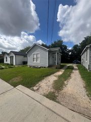 7910 Ford Street, Houston, TX 77012