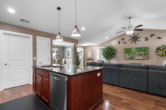 357 Farm Trac Dr., Galivants Ferry, SC 29544