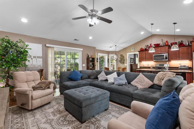 357 Farm Trac Dr., Galivants Ferry, SC 29544