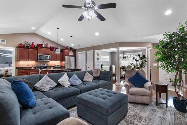 357 Farm Trac Dr., Galivants Ferry, SC 29544