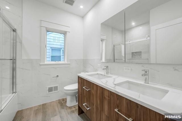 71 Henry Avenue 1st FL, Palisades Park, NJ 07650