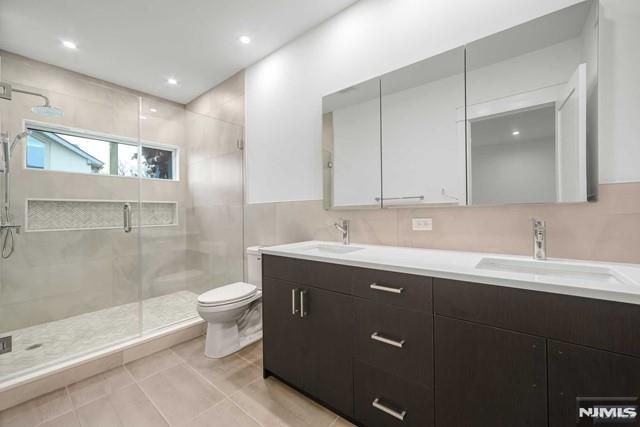 71 Henry Avenue 1st FL, Palisades Park, NJ 07650