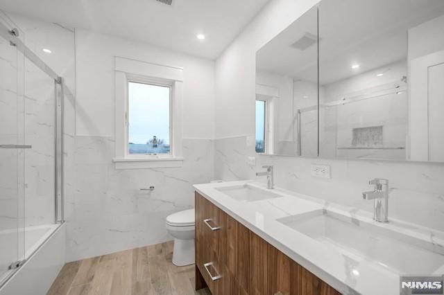 71 Henry Avenue 1st FL, Palisades Park, NJ 07650