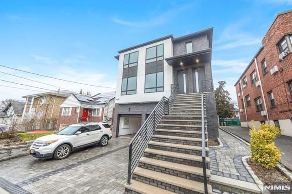 71 Henry Avenue 1st FL, Palisades Park, NJ 07650