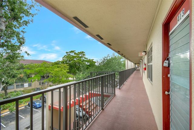 13475 SW 9th St 413A, Pembroke Pines, FL 33027