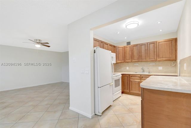 13475 SW 9th St 413A, Pembroke Pines, FL 33027