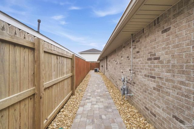 3857 Sandspur Ln, Pensacola, FL 32506