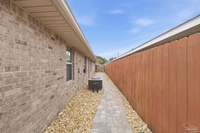 3857 Sandspur Ln, Pensacola, FL 32506