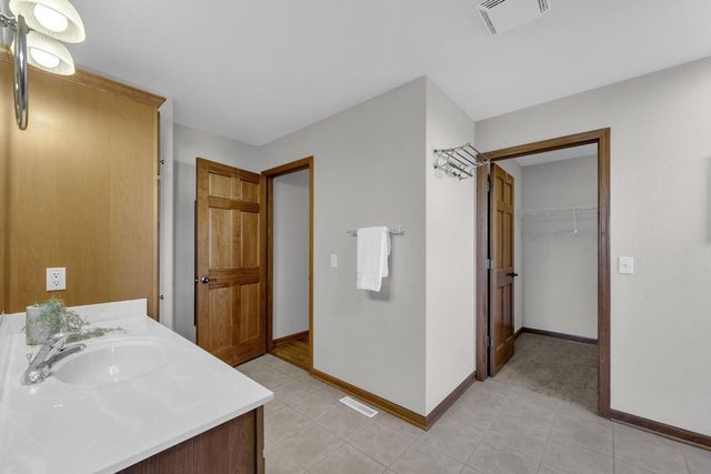2844 Oakmont DRIVE, East Troy, WI 53120