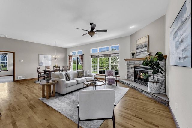 2844 Oakmont DRIVE, East Troy, WI 53120