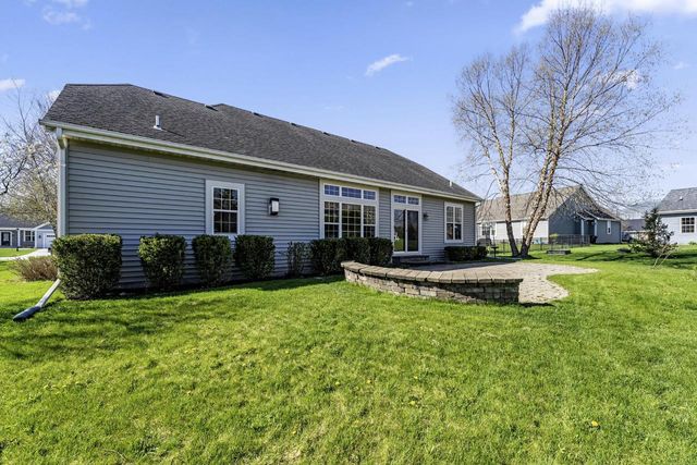 2844 Oakmont DRIVE, East Troy, WI 53120