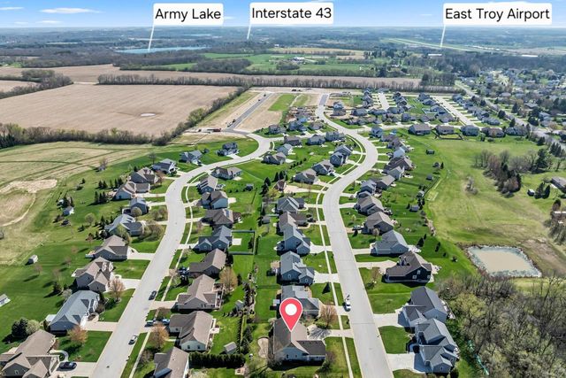 2844 Oakmont DRIVE, East Troy, WI 53120