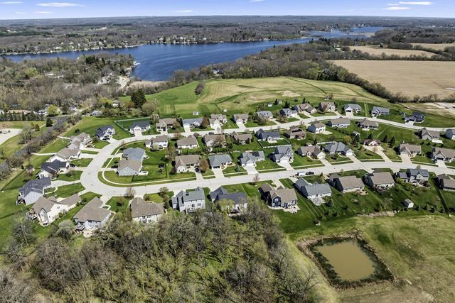 2844 Oakmont DRIVE, East Troy, WI 53120