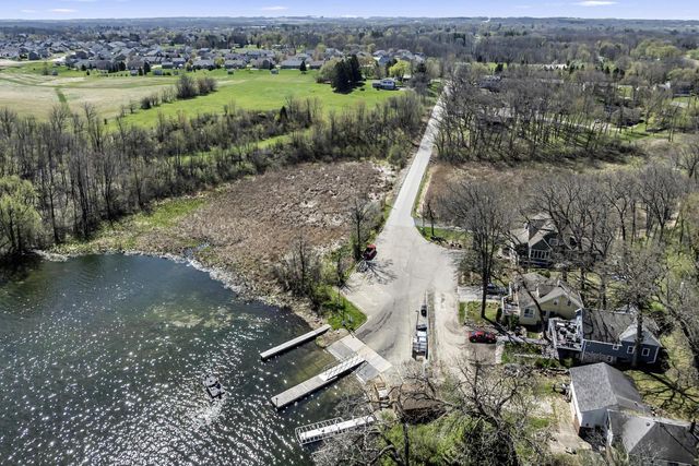 2844 Oakmont DRIVE, East Troy, WI 53120