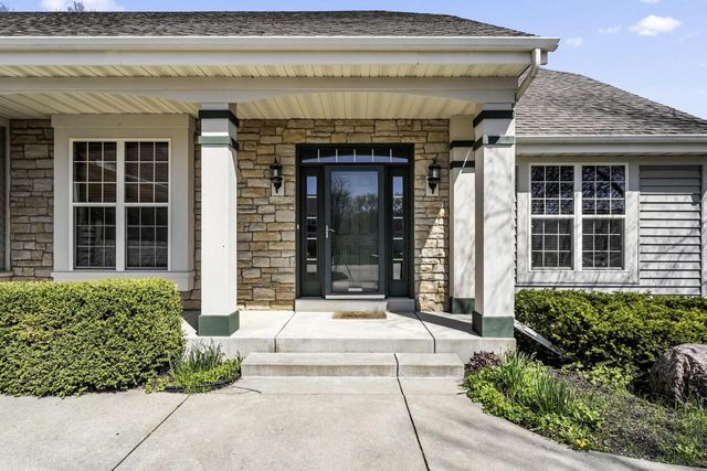2844 Oakmont DRIVE, East Troy, WI 53120