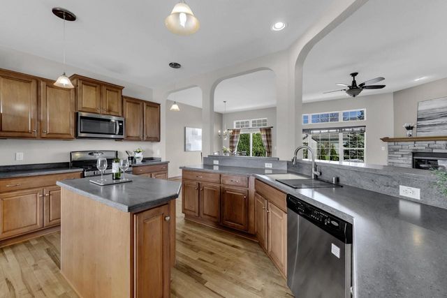 2844 Oakmont DRIVE, East Troy, WI 53120