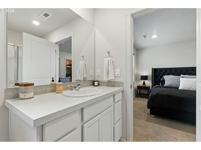 627 Ne 72ND St, Vancouver, WA 98665