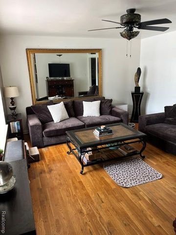 19936 N Great Oaks Circle J, Clinton Township, MI 48036