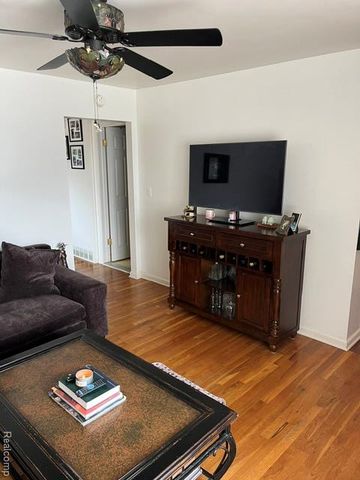 19936 N Great Oaks Circle J, Clinton Township, MI 48036