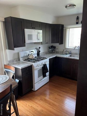 19936 N Great Oaks Circle J, Clinton Township, MI 48036