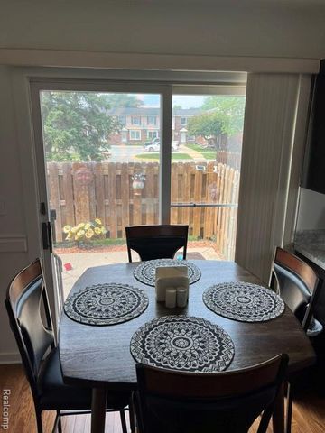 19936 N Great Oaks Circle J, Clinton Township, MI 48036