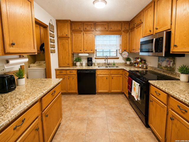 106 WEESE LN, Pleasanton, TX 78064