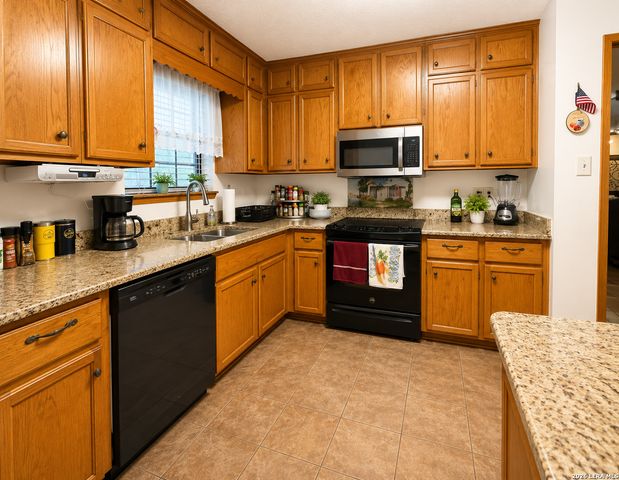 106 WEESE LN, Pleasanton, TX 78064