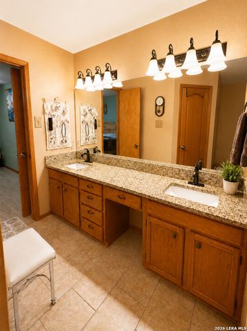 106 WEESE LN, Pleasanton, TX 78064