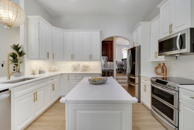 8088 Bautista Way, Palm Beach Gardens, FL 33418