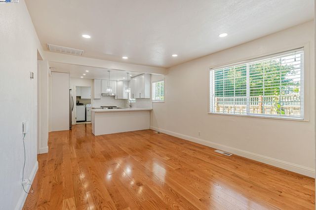 2940 Somerset Ave, Castro Valley, CA 94546