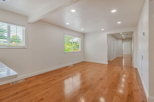 2940 Somerset Ave, Castro Valley, CA 94546