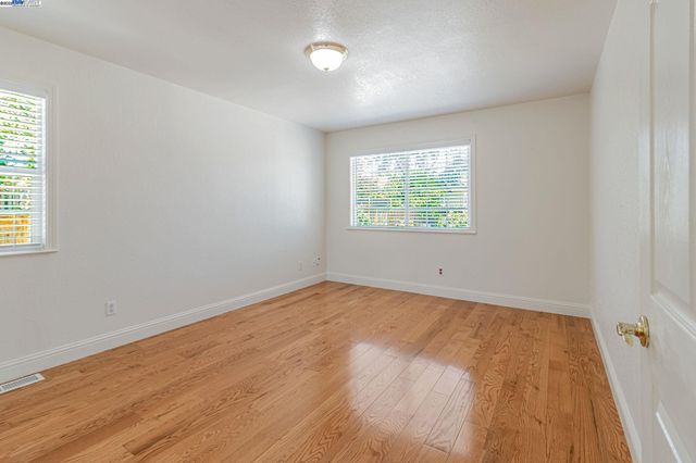 2940 Somerset Ave, Castro Valley, CA 94546