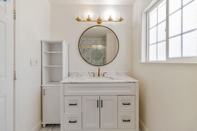 2940 Somerset Ave, Castro Valley, CA 94546