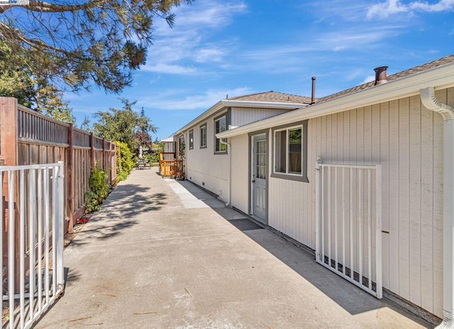 2940 Somerset Ave, Castro Valley, CA 94546