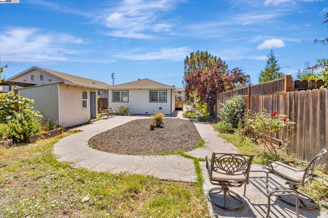 2940 Somerset Ave, Castro Valley, CA 94546