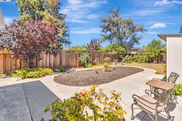 2940 Somerset Ave, Castro Valley, CA 94546