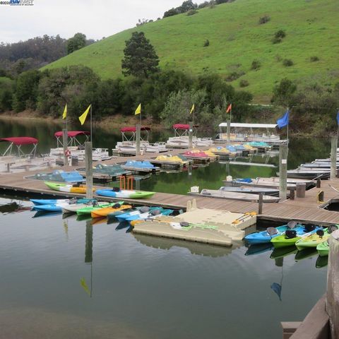 2940 Somerset Ave, Castro Valley, CA 94546