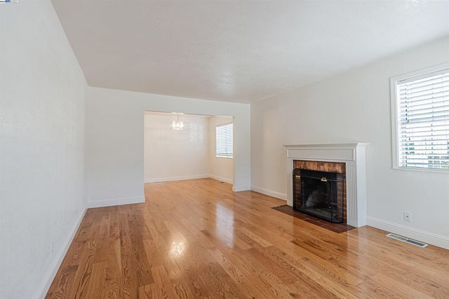 2940 Somerset Ave, Castro Valley, CA 94546