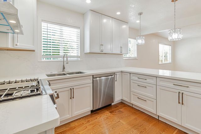 2940 Somerset Ave, Castro Valley, CA 94546