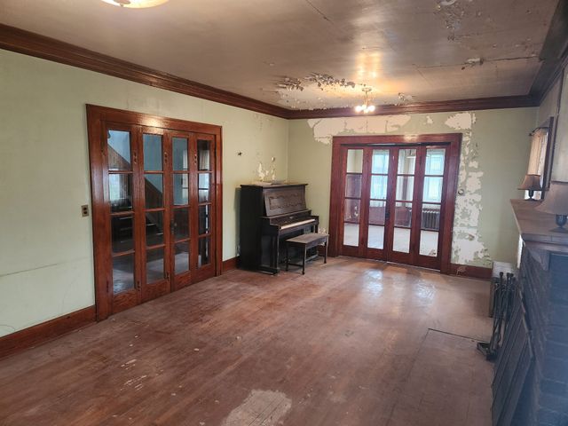 211 S Maple Street, Creston, IA 50801