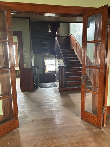 211 S Maple Street, Creston, IA 50801