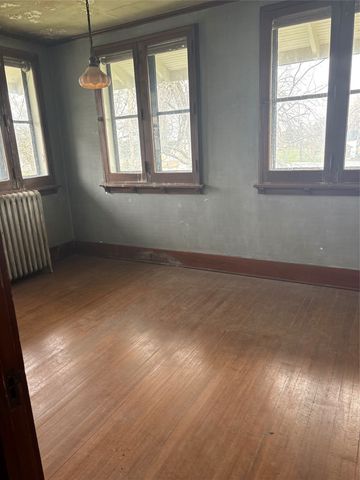 211 S Maple Street, Creston, IA 50801
