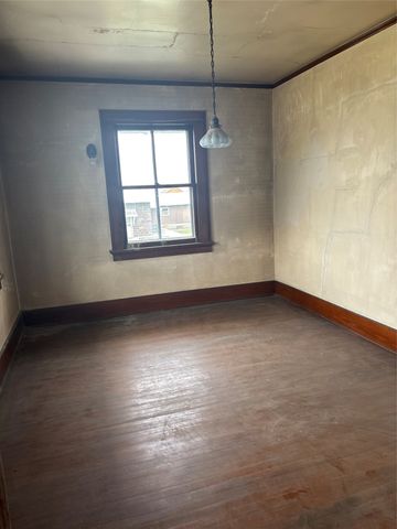 211 S Maple Street, Creston, IA 50801