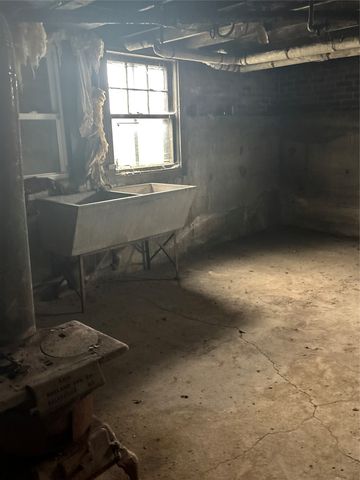 211 S Maple Street, Creston, IA 50801